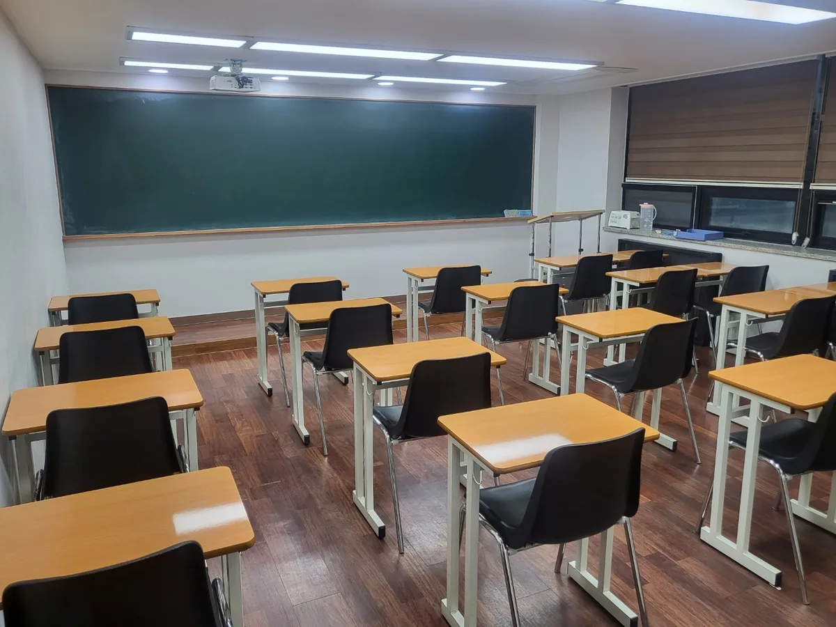 남구 이천동 스터디룸 미팅룸 장비 주변 정밀 위생청소 사례 - 행진크린